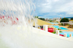 Lacqua diroma com fogão, geladeira, micro-ondas, Park aquático 24h, acomoda até 5 pessoas